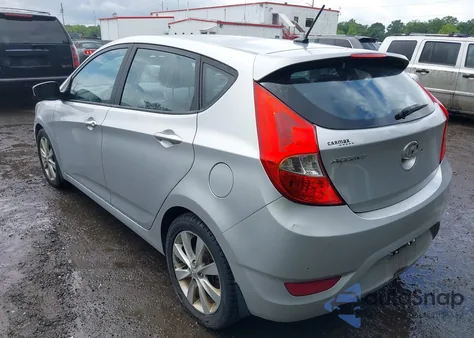 2013 Hyundai Accent Se z USA, uszkodzony, nr VIN KMHCU5AE2DU131918